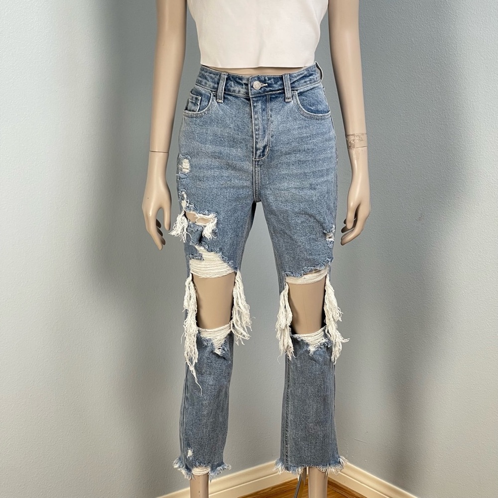 Cello Light Blue Denim distressed jeans size 5 juniors